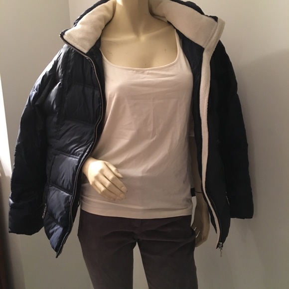 navy hooded down bubble jacket. Zip up. Size medium - Picture 2 of 8